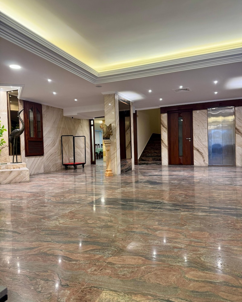 Lobby at Hildon Hotel Beirut, BEIRUT