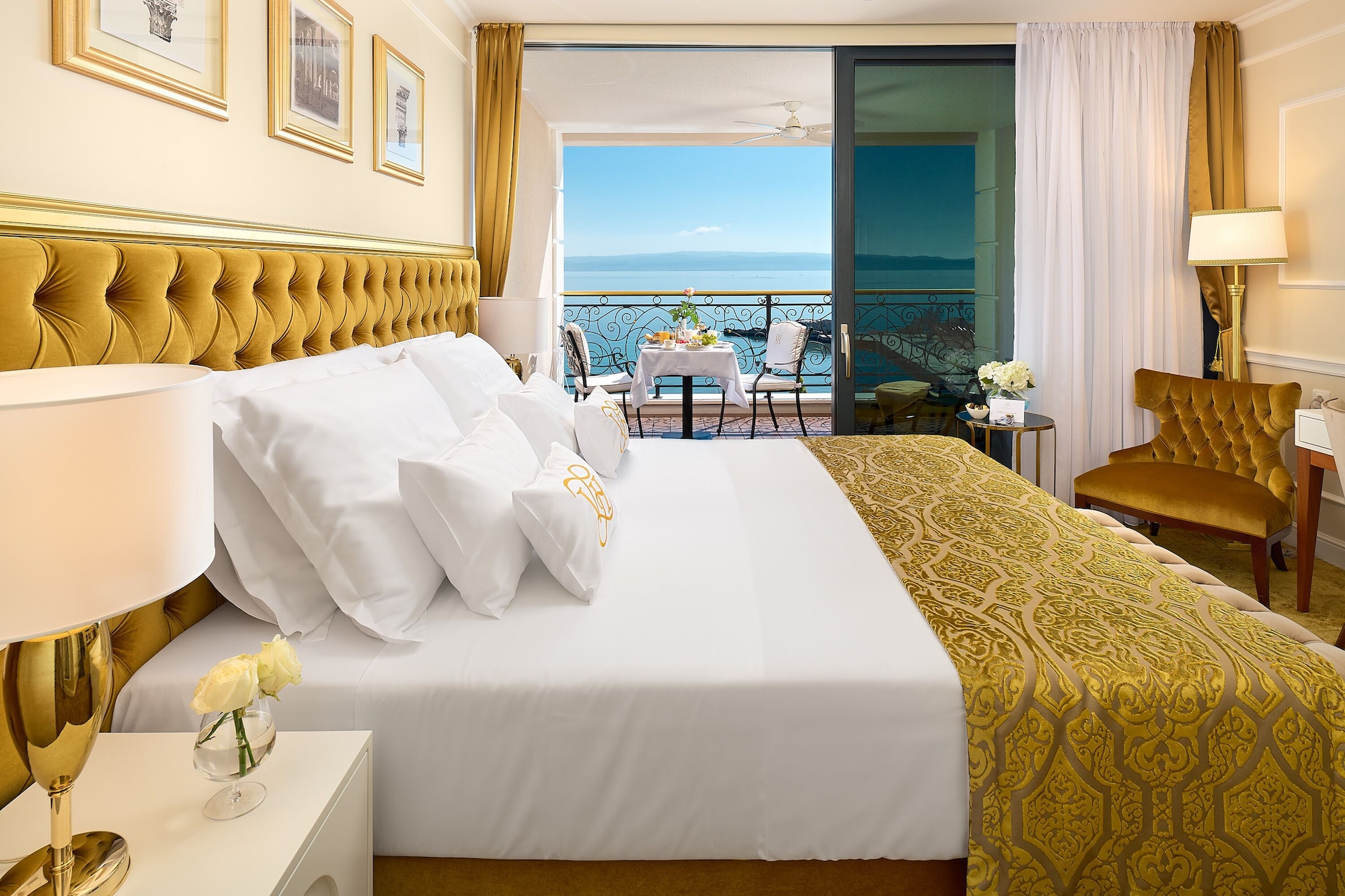 PREMIUM, DOUBLE BED, SEA FRONT, BALCONY