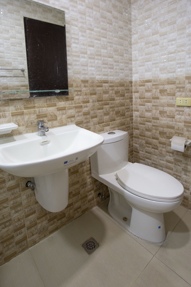 PJ Inn Hotel 42/43