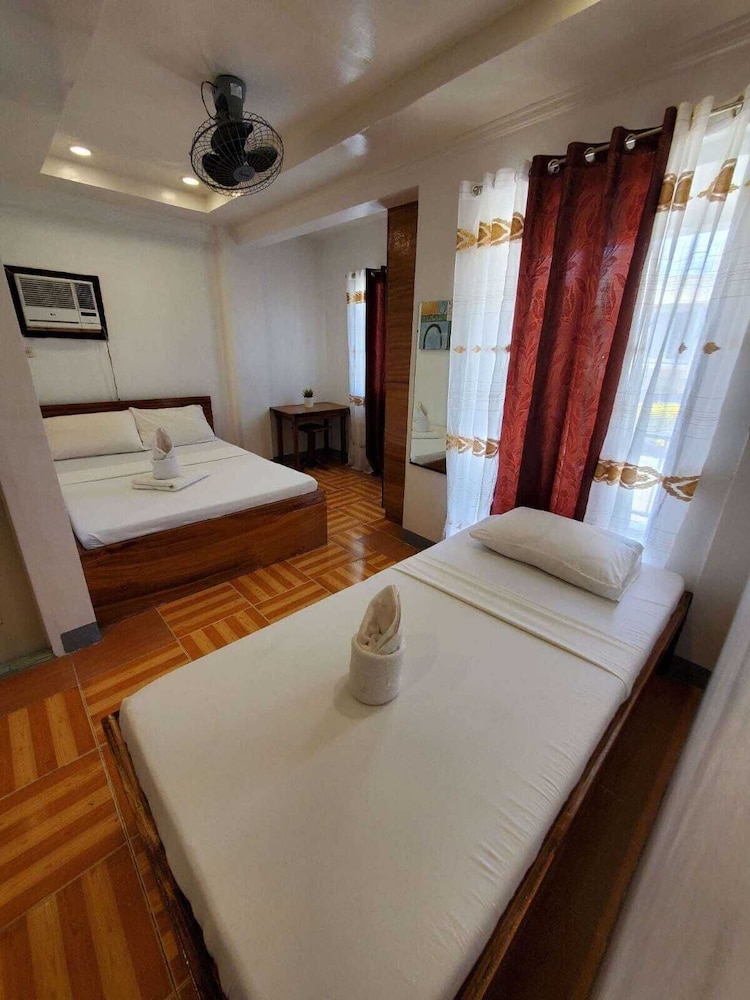 ROOM, TRIPLE, PRIVATE BATHROOM
