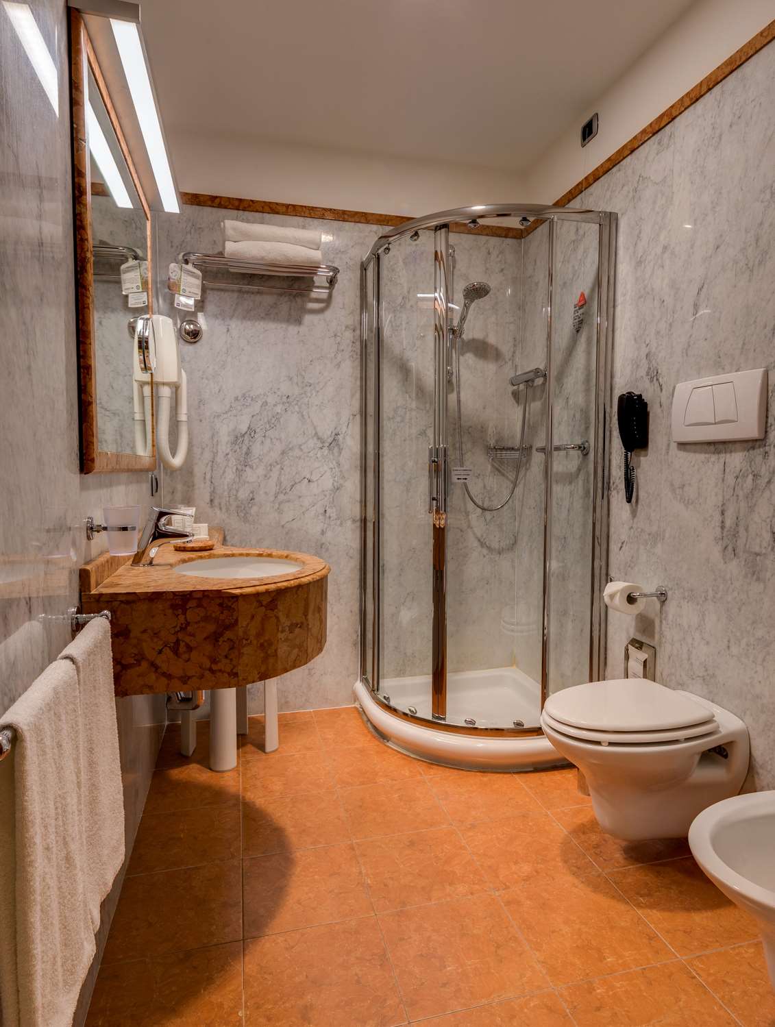 غرفة بسريرين منفصلين، UNA Hotels Galles Milan 7/7