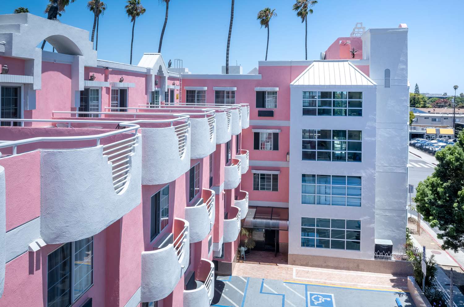 Days Inn by Wyndham Santa Monica 7/45