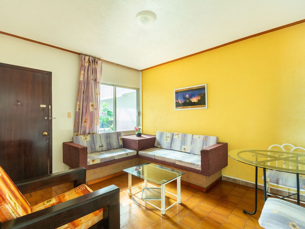 OYO Hotel Casa Blanca 24/35