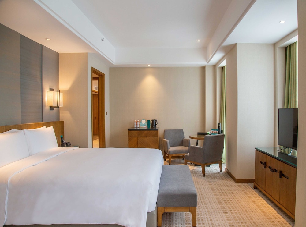 INTERCONTINENTAL SANCHA LAKE 6/33