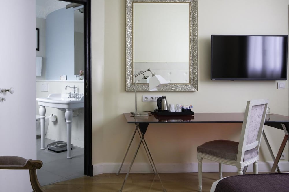 Le 123 Elysees Astotel 41/50