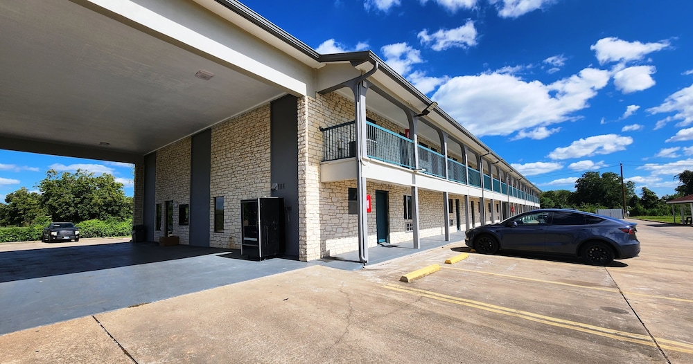 Scottish Inns Suites Wharton Tx 23/30