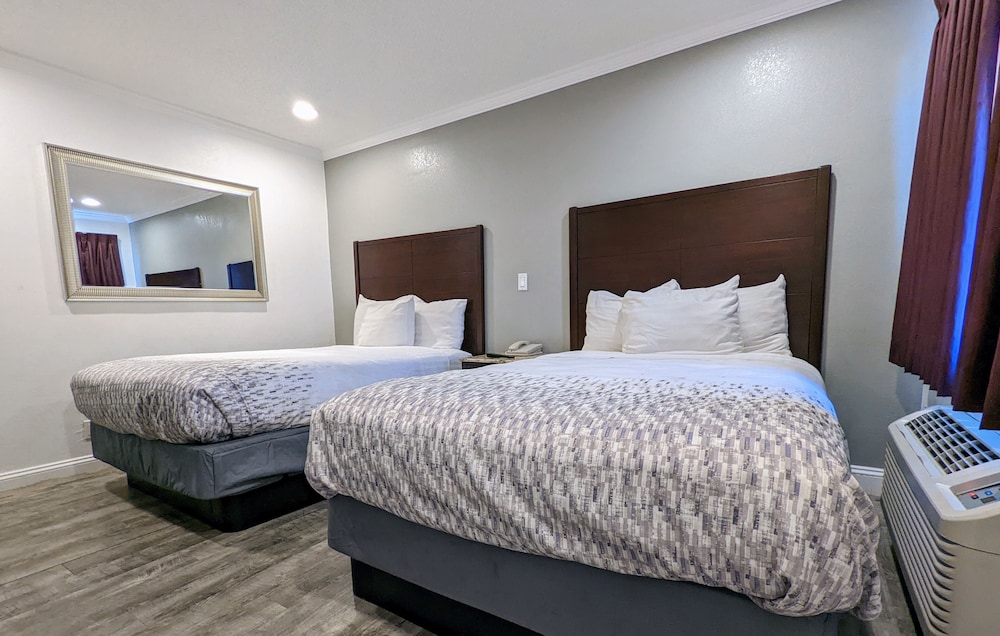 Deluxe Inn 22/50