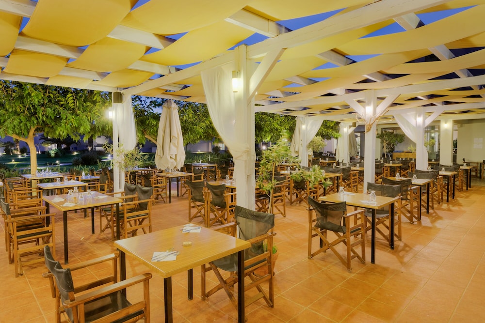 Aeolian Village Beach Resort 19/33