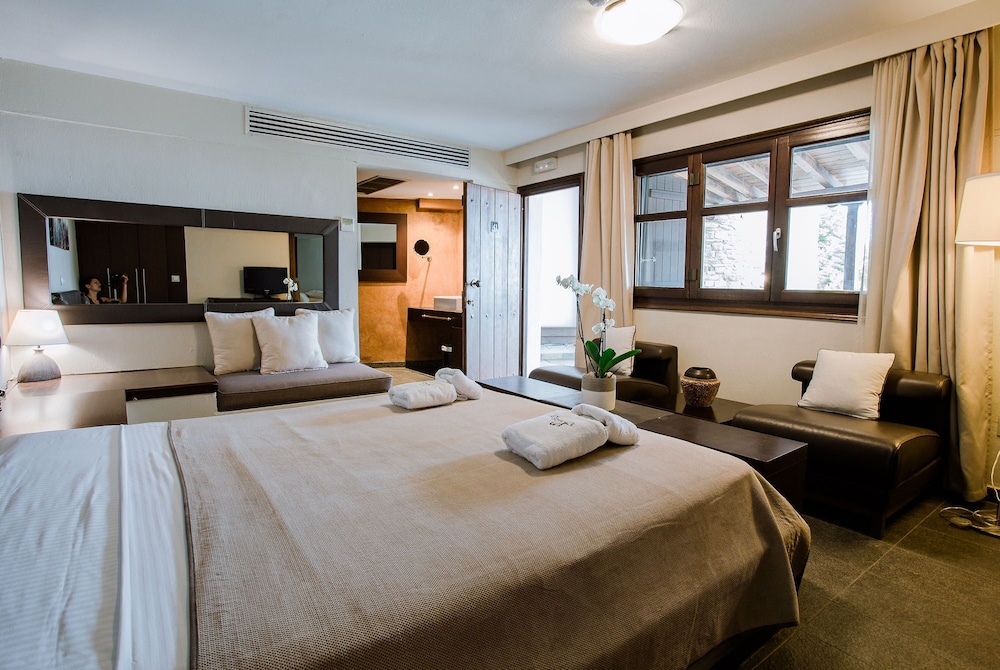 12 Months Luxury Resort 6/88