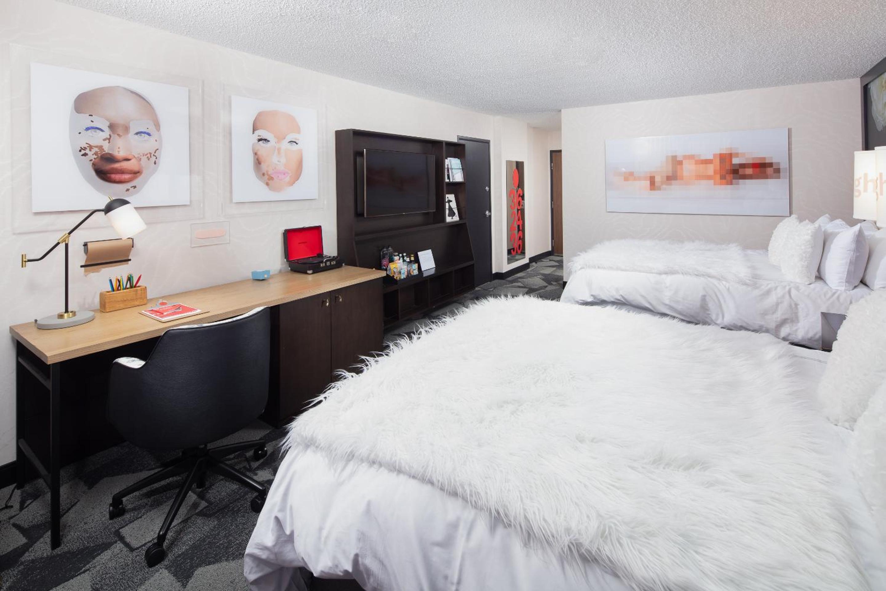 Canvas, Queen Bed