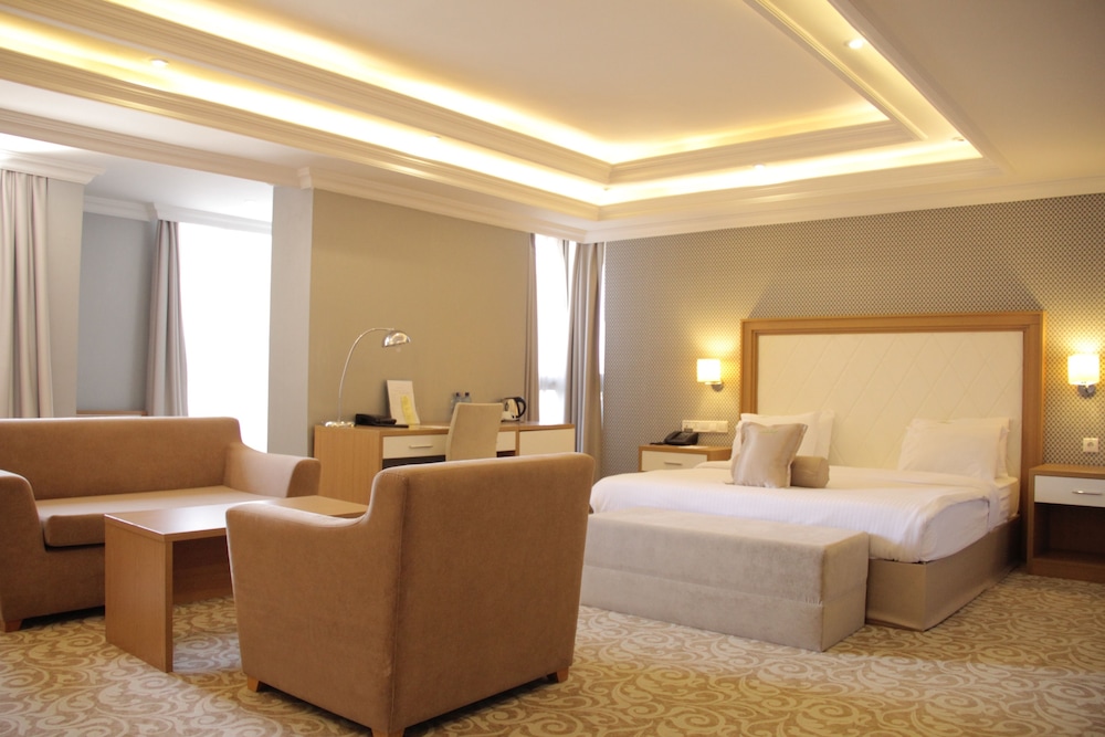 1 BEDROOM, JUNIOR SUITE, CITY VIEW, BALCONY