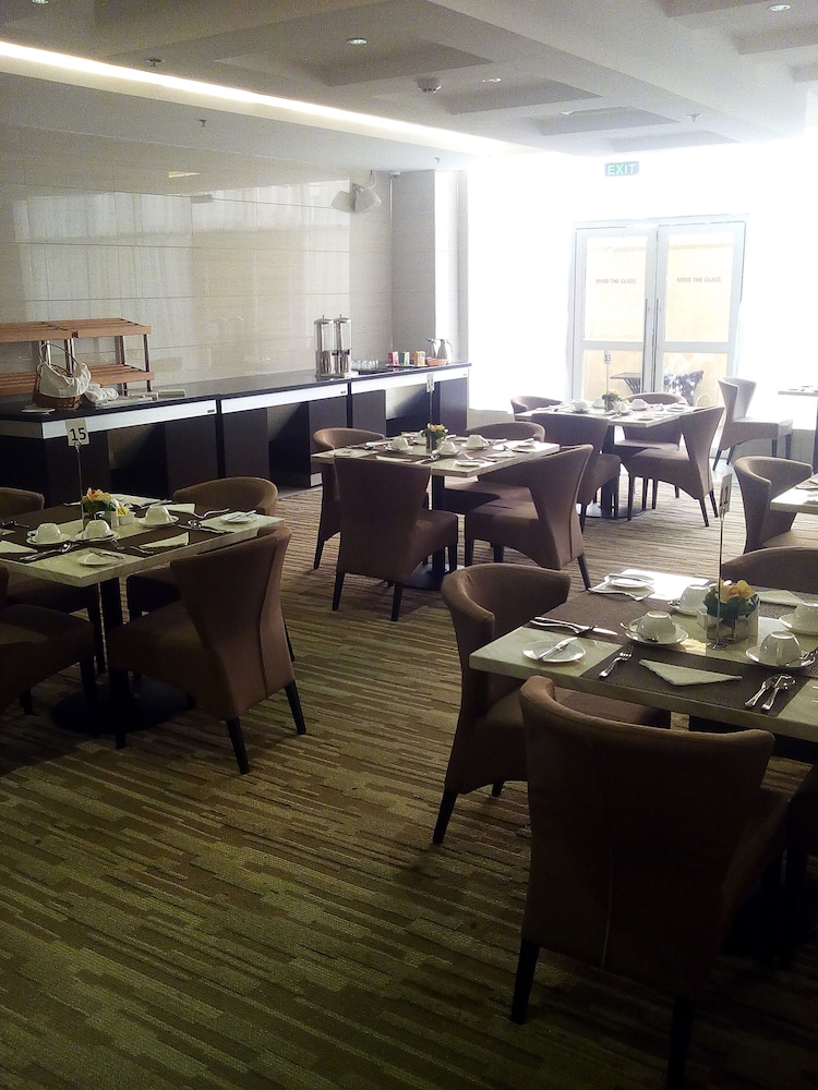 Pearlwort Hotel and Suites 33/45