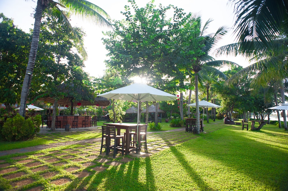 Vinh Hung Riverside Resort 67/78