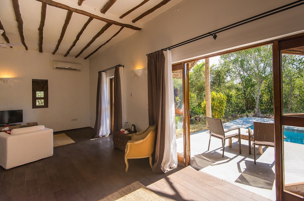 Kono Kono Beach Resort 53/73