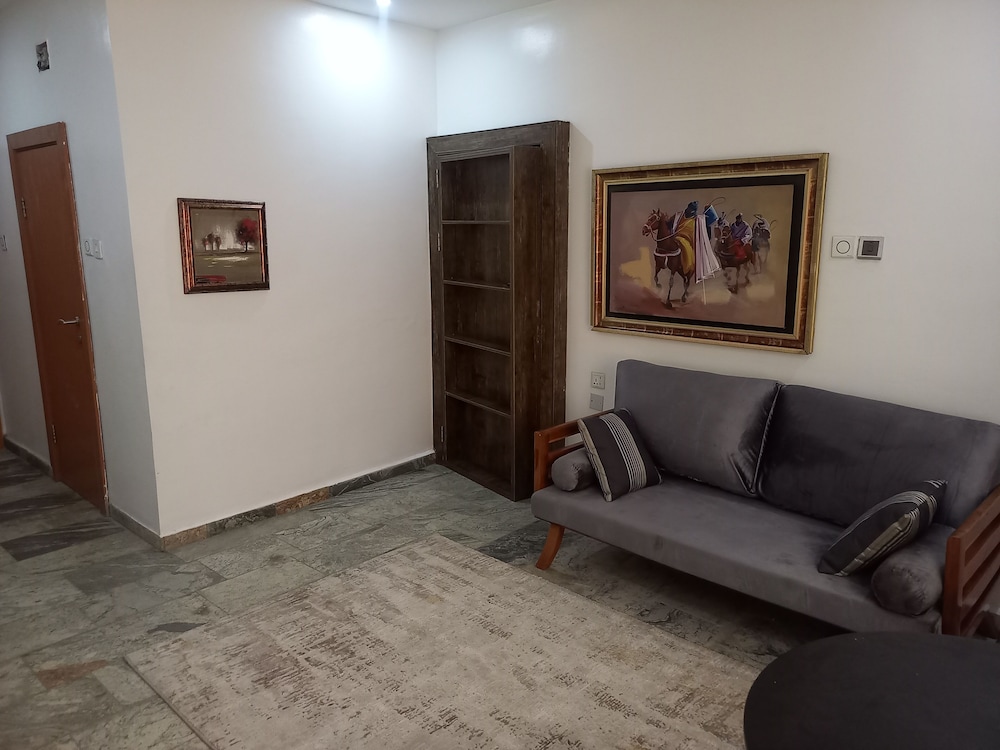 3j Apos S Hotel Ltd 46/64