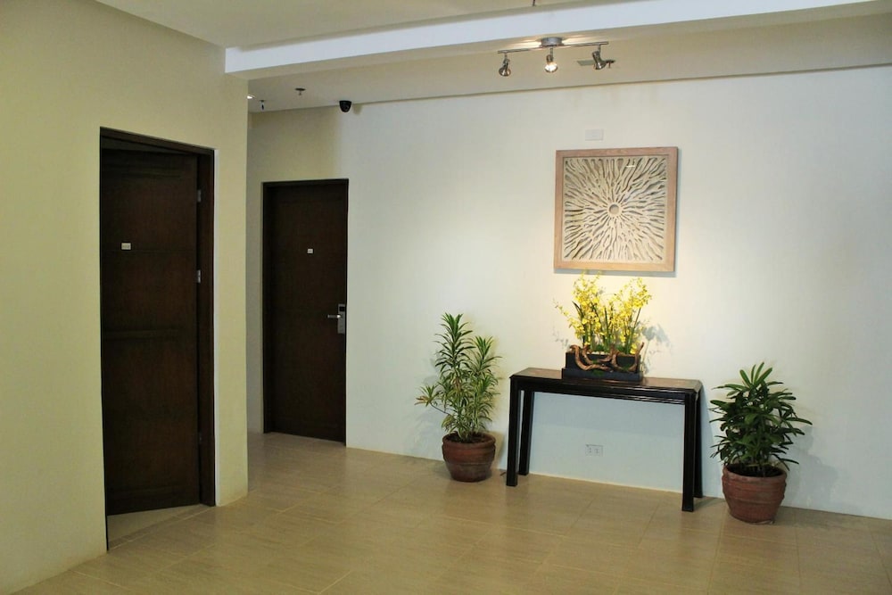 Coron Visitors Hotel 11/69