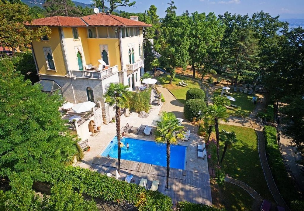 Hotel Villa Astra 50/50
