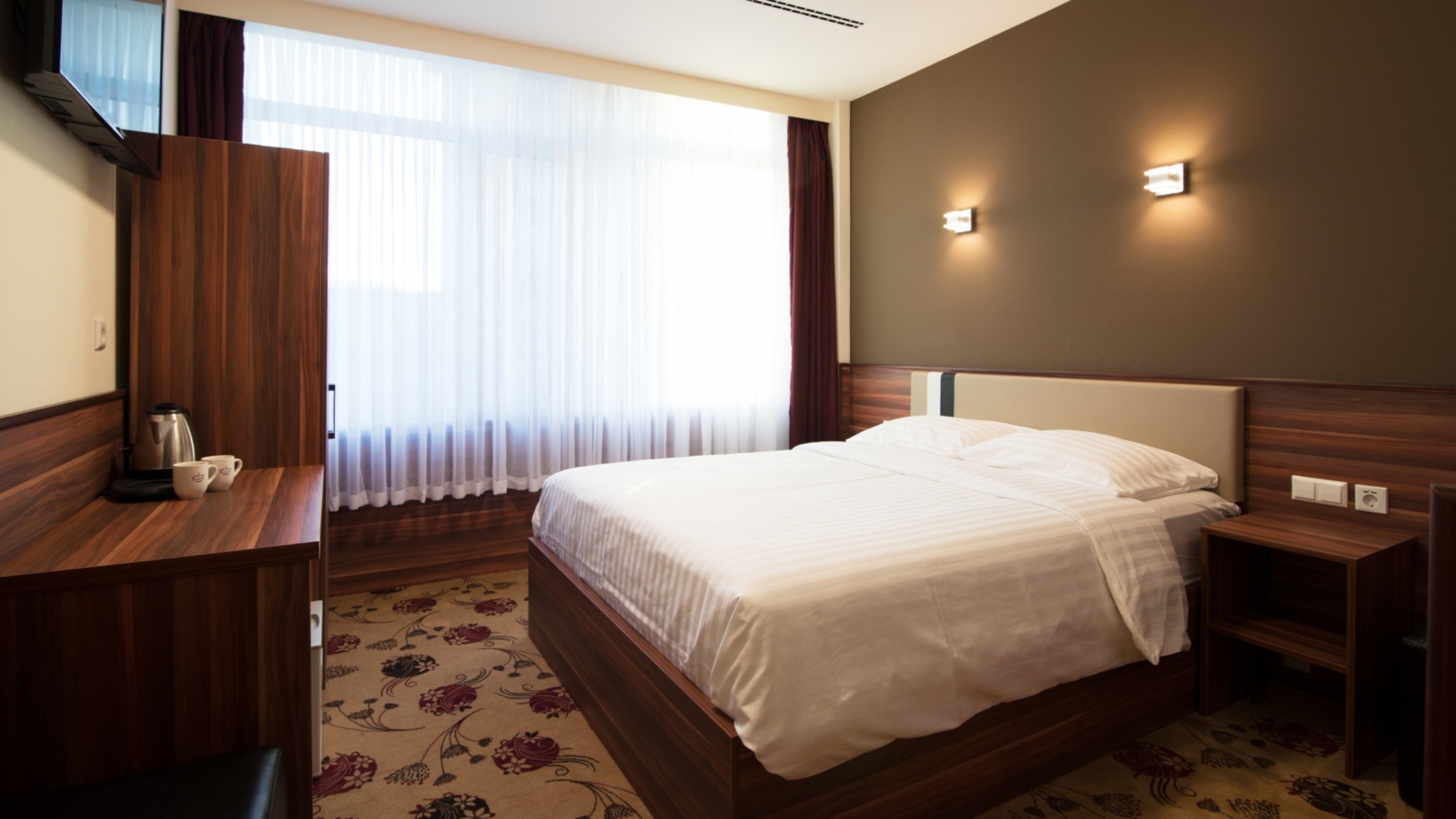 HOTEL KING'S COURT 9/19