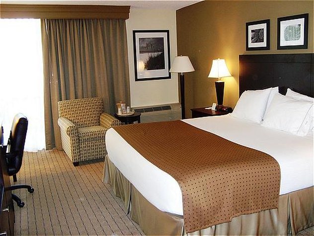 Holiday Inn Express North Palm Beach Oceanview 27/81