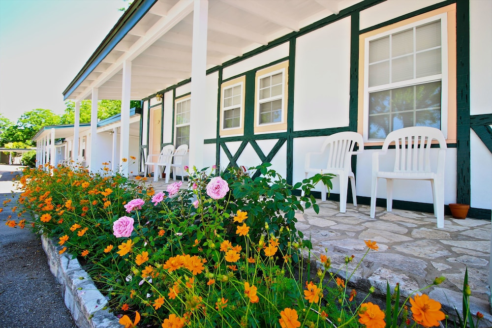 Peach Tree Inn & Suites 2/67