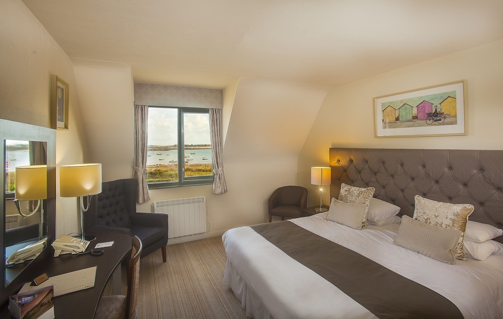 Peninsula Hotel Guernsey 6/37