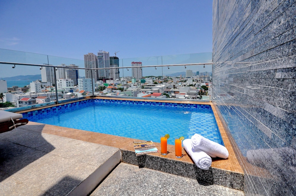Mega Light Hotel 37/43