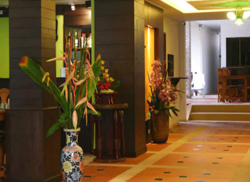 Mt Hotel 8/53