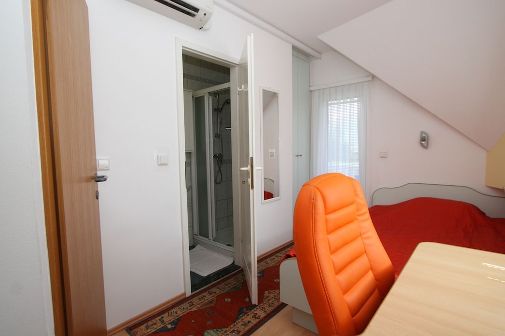 Rooms and Apartments Jana 28/76