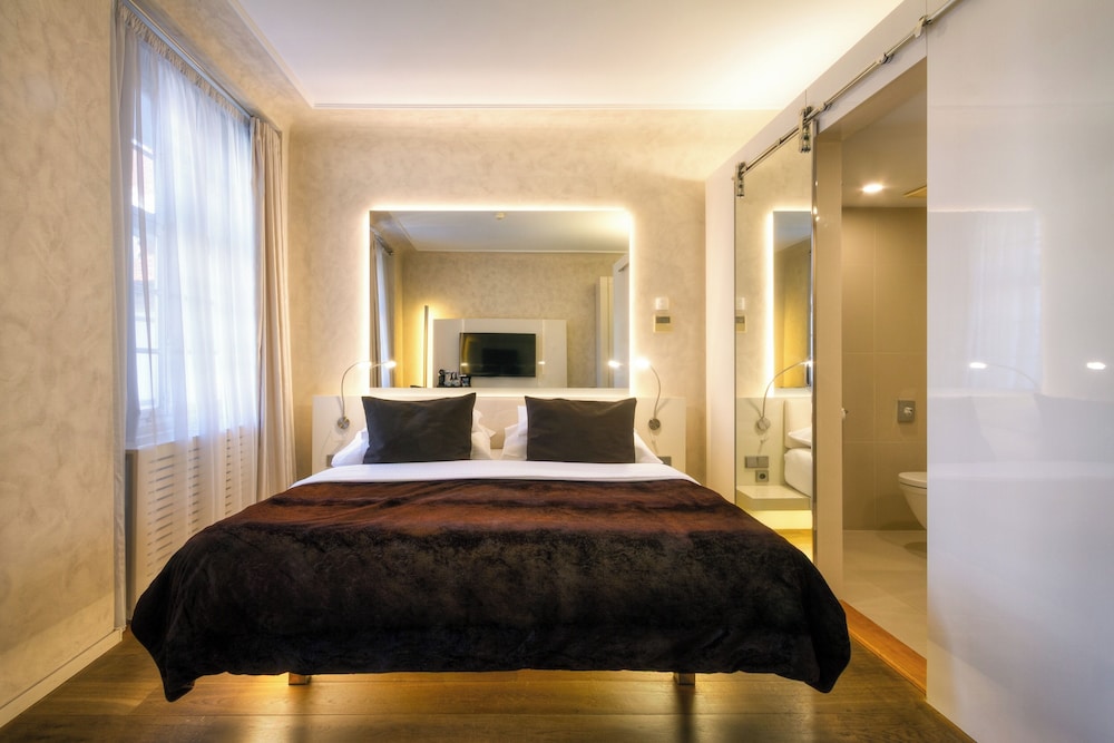 SUPERIOR, DOUBLE BED