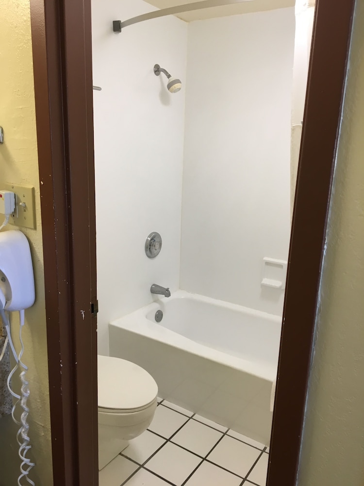 Days Inn By Wyndham Bradenton - Near The Gulf 41/43
