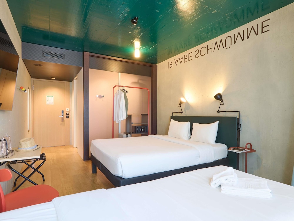 غرفة سوبيريور ثلاثية بسرير كوين مع أريكة، ibis Styles Bern City 3/8