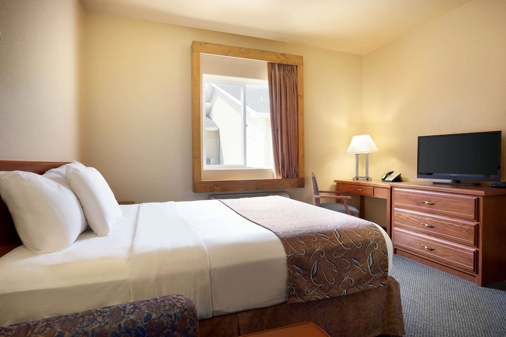 Travelodge by Wyndham Gillette 15/32
