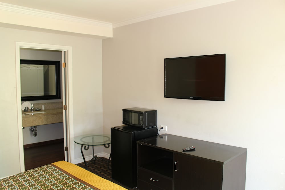 LYFE INN & SUITES by AGA - LAX Airport 47/60