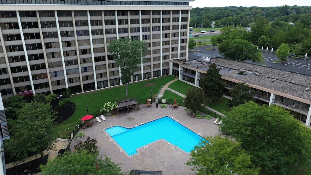 The Hotel Ml 56/57