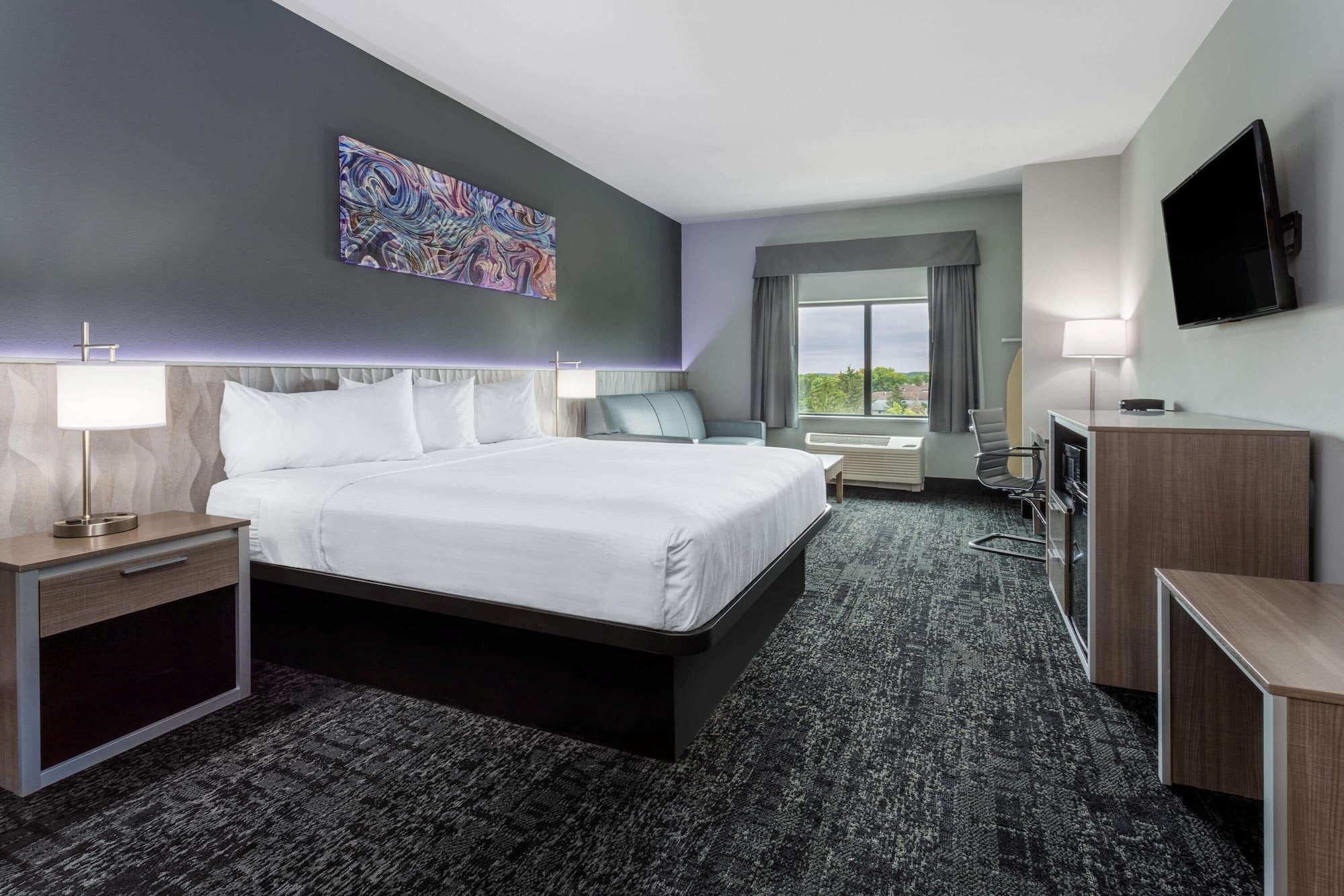 STUDIO, SUITE, KING BED