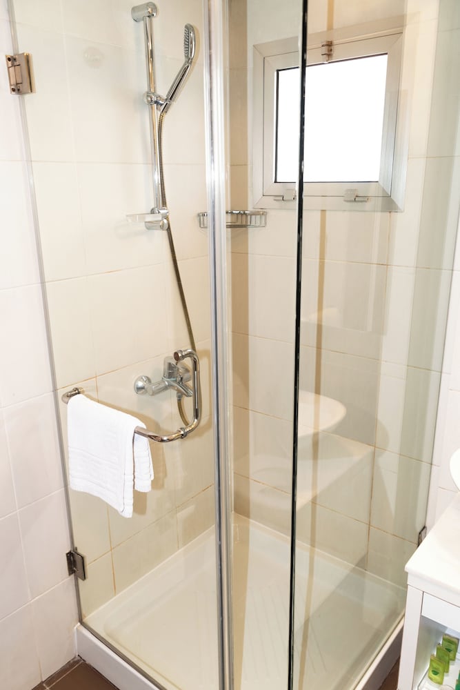 Britannia Suites 35/37