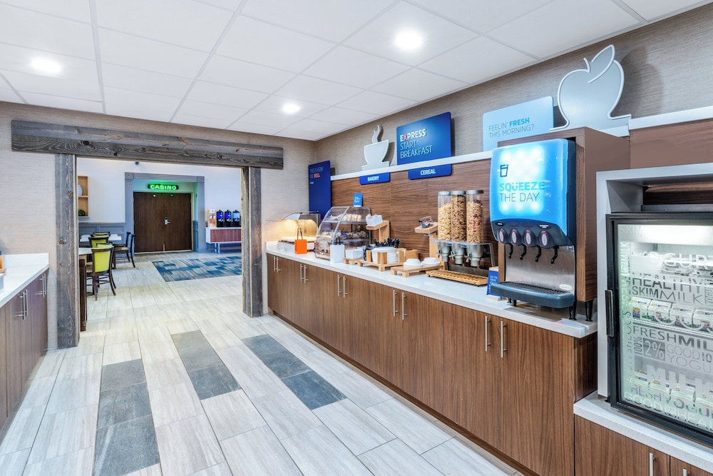 Holiday Inn Express And Suites Deadwood Gold Dust Casino 16/78