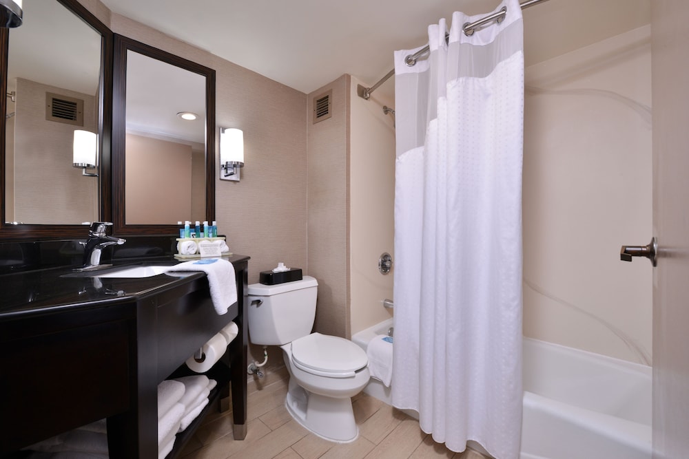 Holiday Inn Express Burlington 21/79