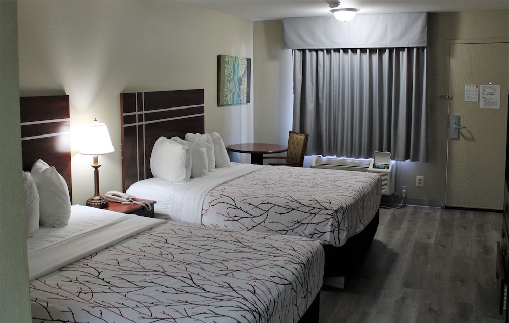 Rancho San Diego Inn and Suites (Ex SureStay Plus Hotel by Best Western El Cajon) 18/39
