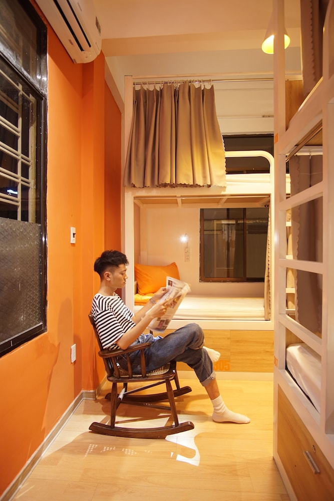 MIXED DORM, 8 BEDS