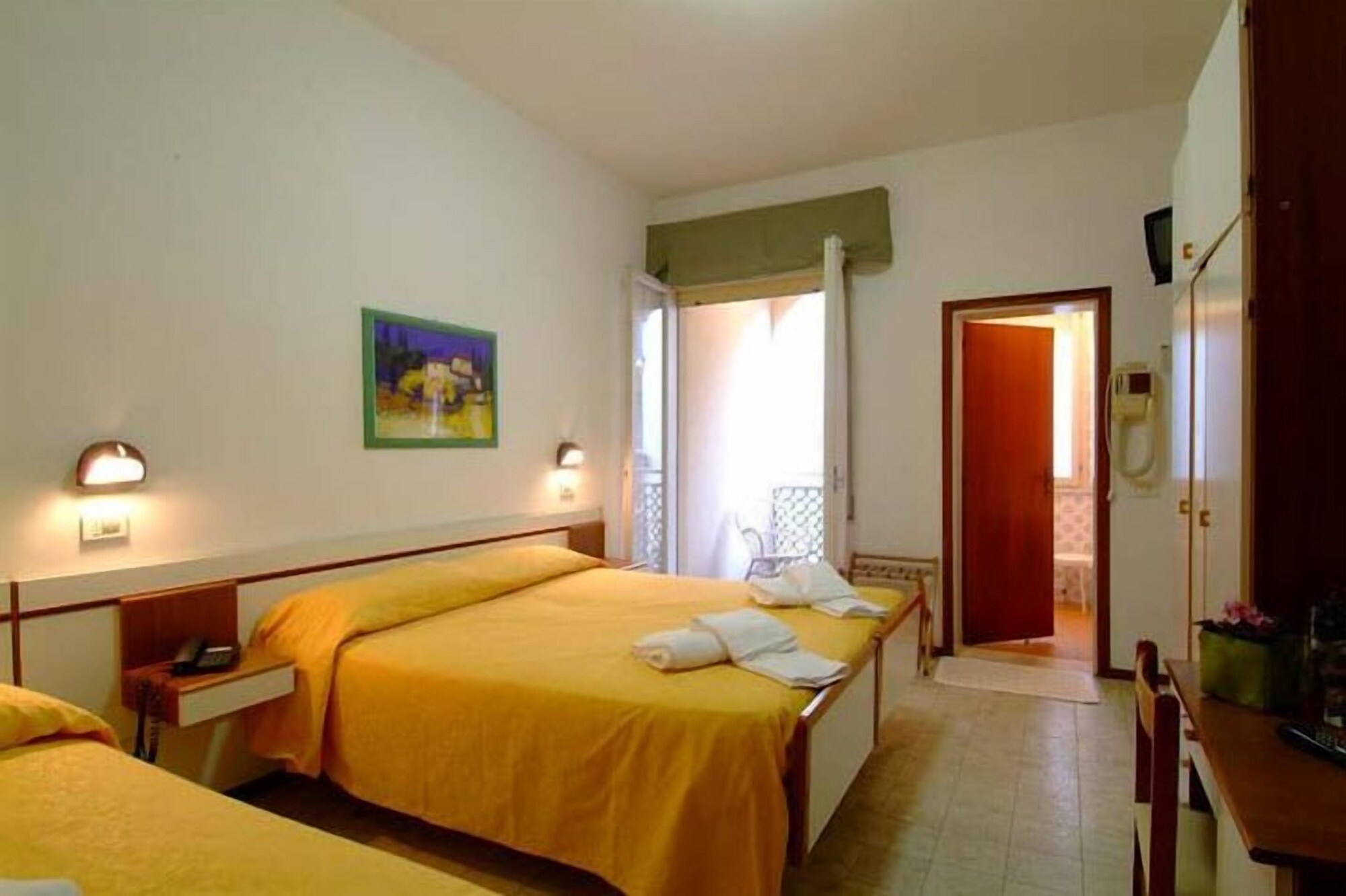 ROOM, TRIPLE