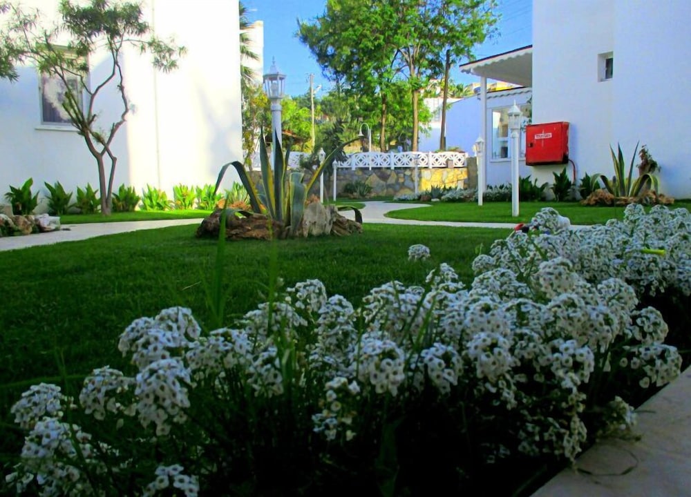 Canna Garden Hotel 38/47