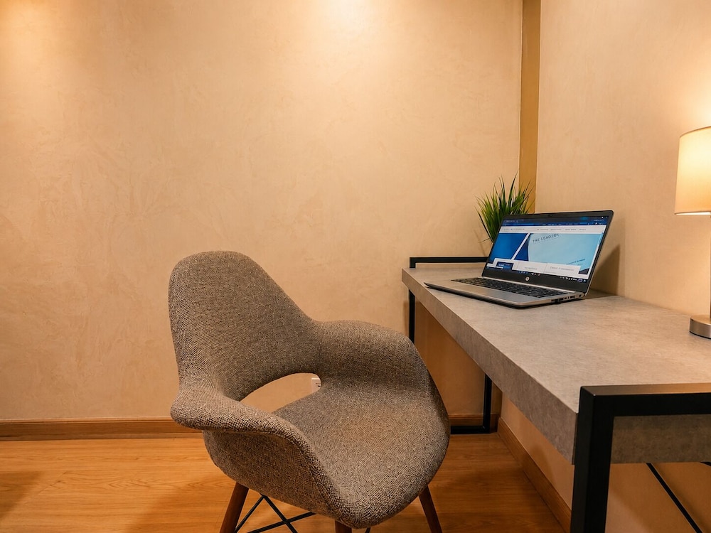 The Leverage Business Hotel Mergong 45/51