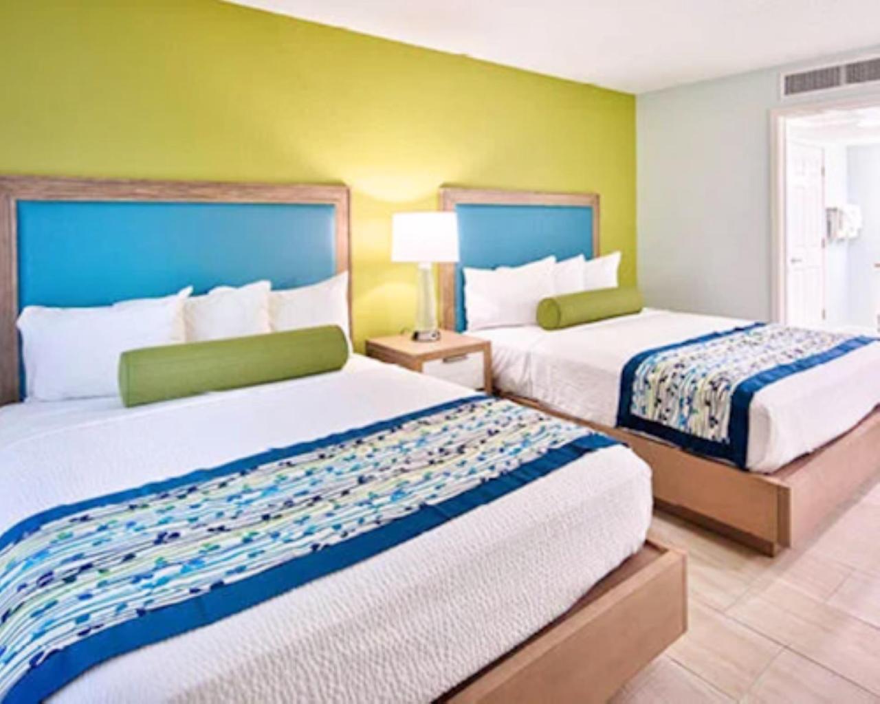 2 Bedrooms, King and Queen Bed, Street View, Sofa