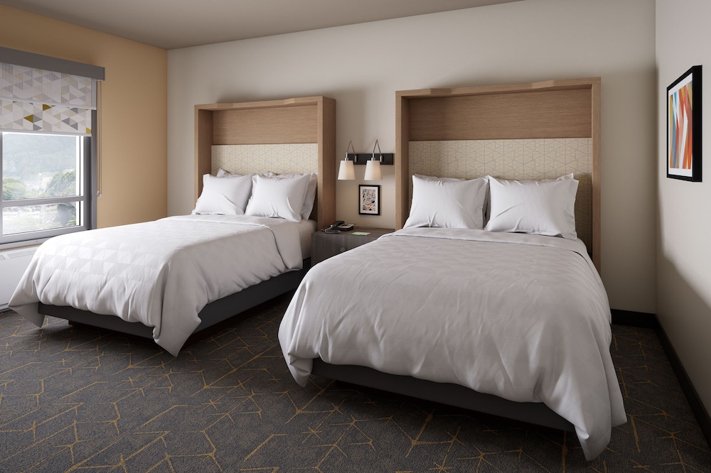 Holiday Inn Express & Suites Midland South I-20 19/69