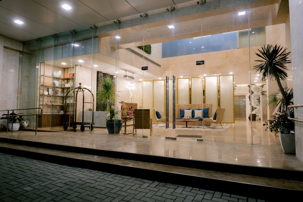 Goldberry Suites & Hotel Cebu 6/50