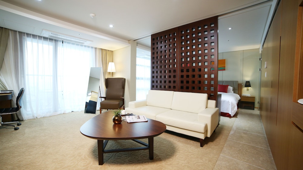Ramada by Wyndham Jeju Hamdeok 52/70