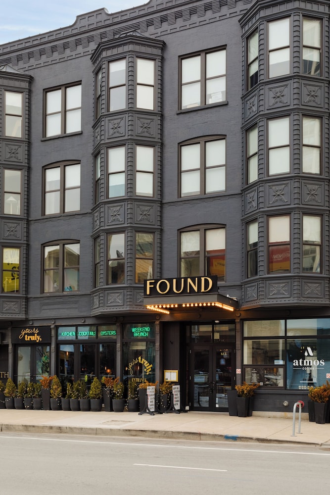 Found Hotel Chicago River North 4/48