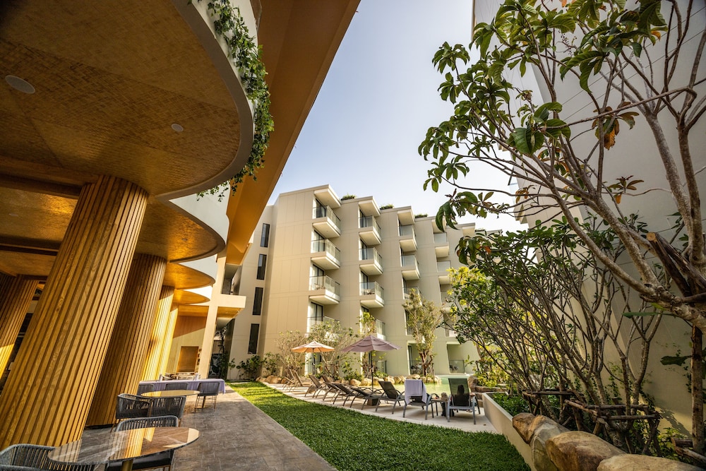 Phuket Emerald Beach Resort in KARON BEACH