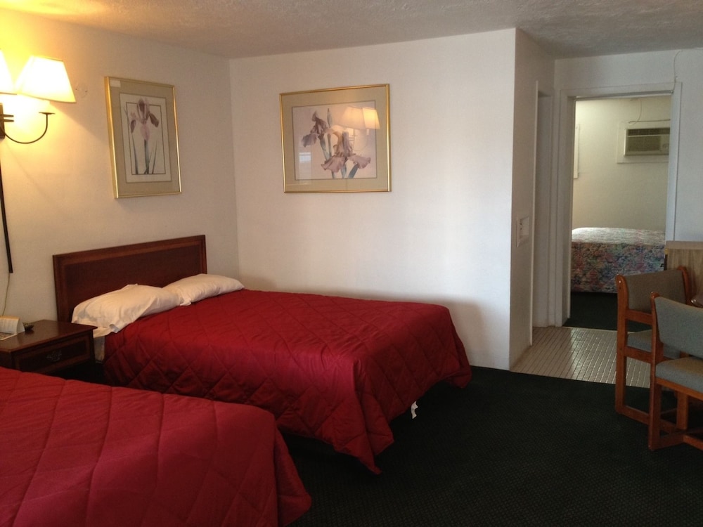 Three Oaks Motel 21/37